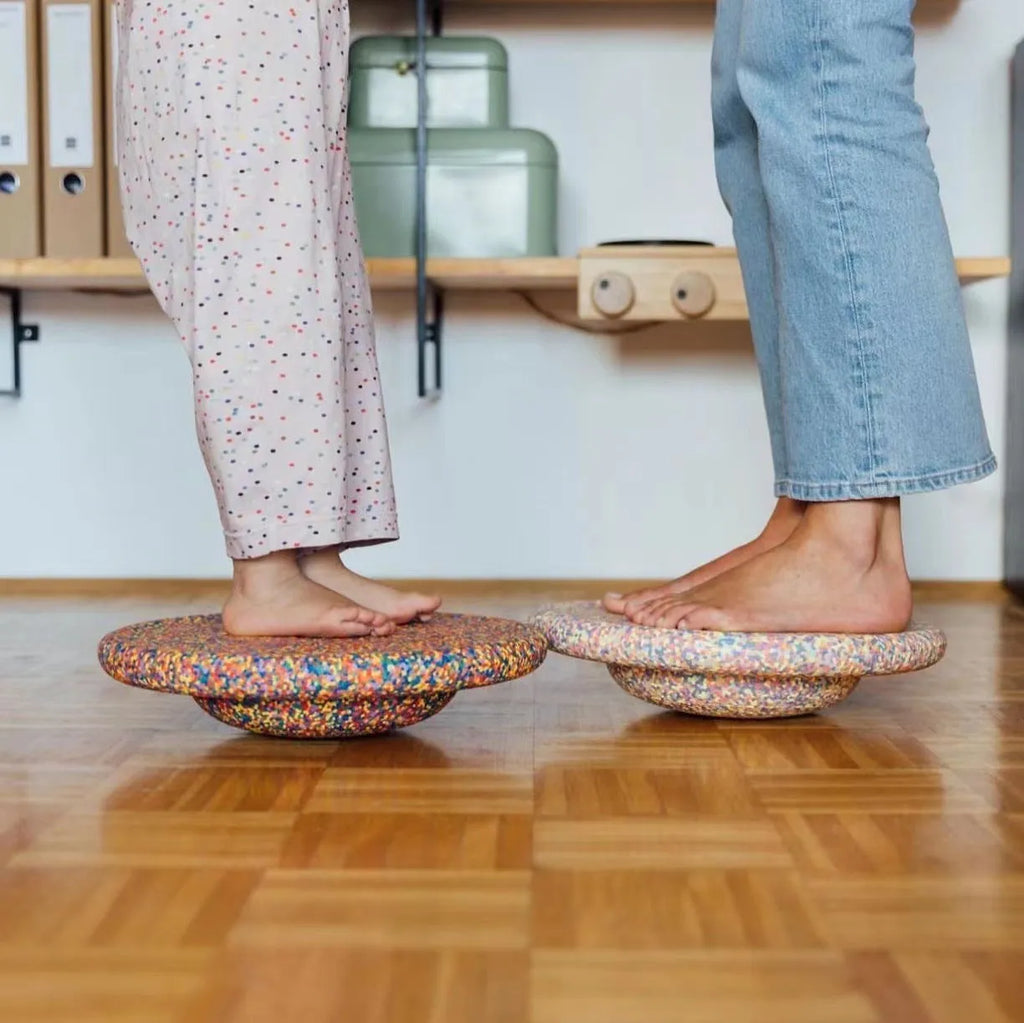 Plastic wood surf balance board for children with wood-inspired finish