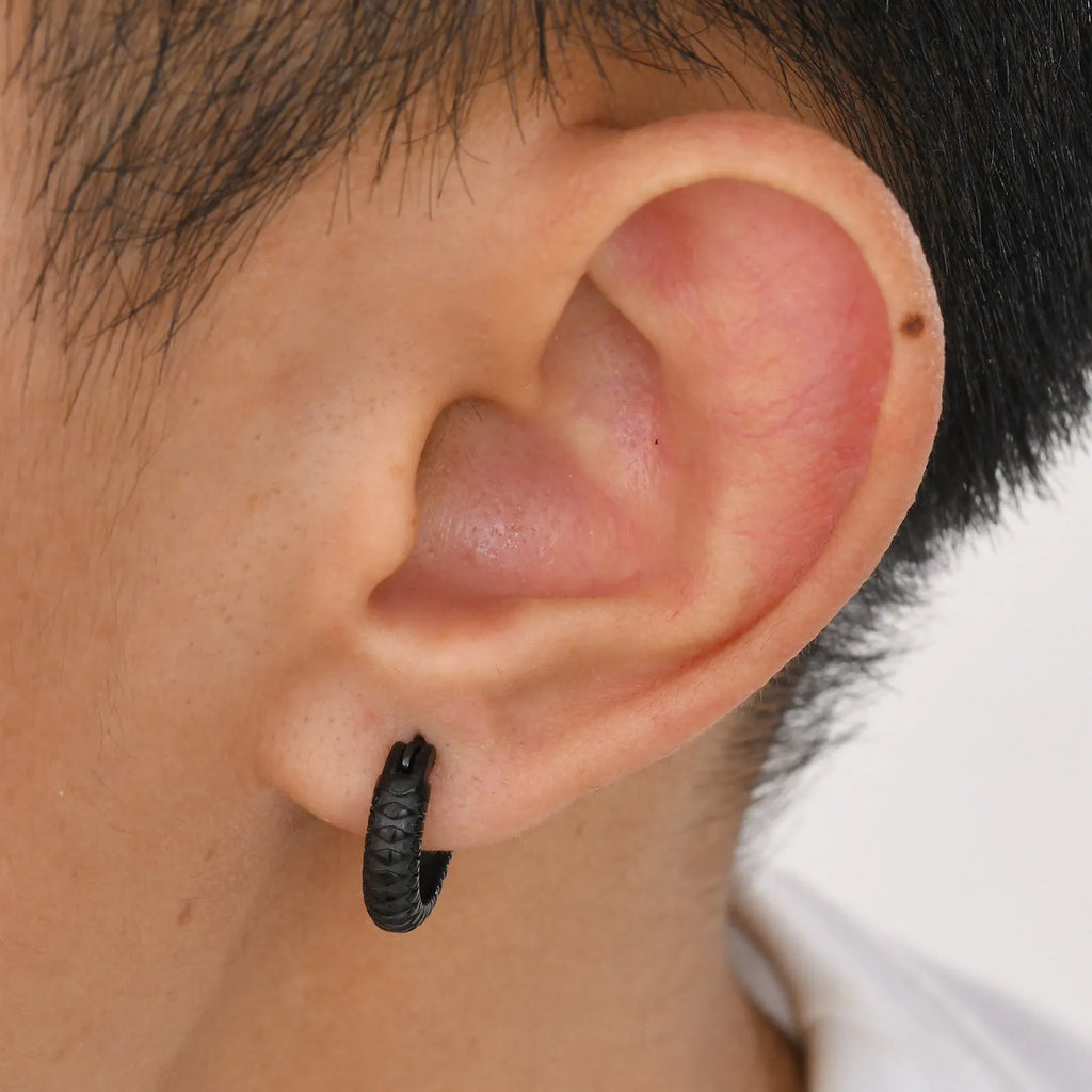 Stainless steel hip hop ear ring with snake pattern design in black and gold colour options.