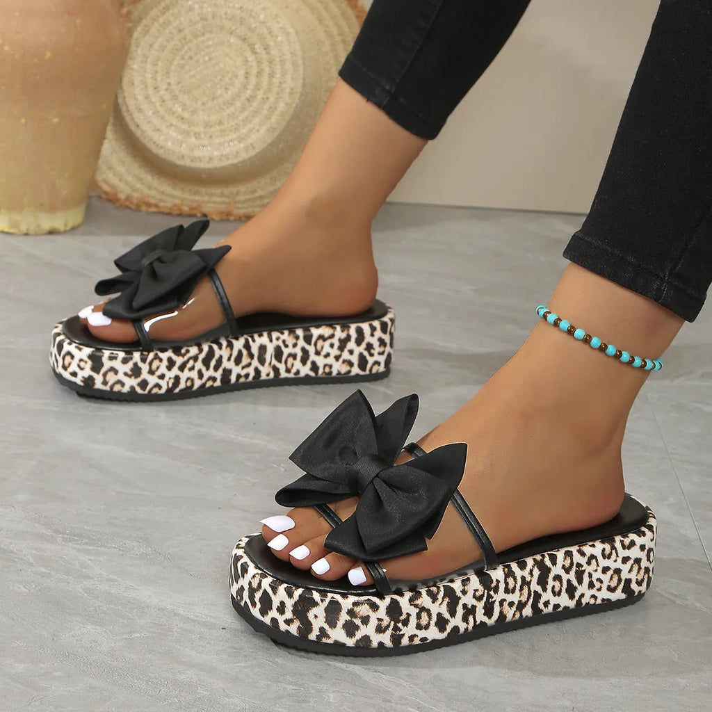 Leopard print thick bottom women's beach slippers in retro style with round toe