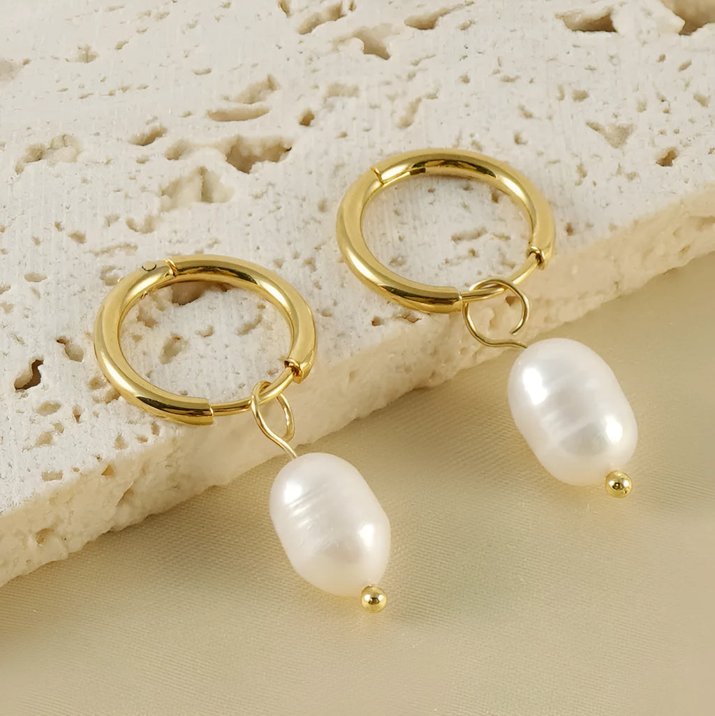 Gold-coloured geometric pearl earrings with stainless steel construction and titanium posts