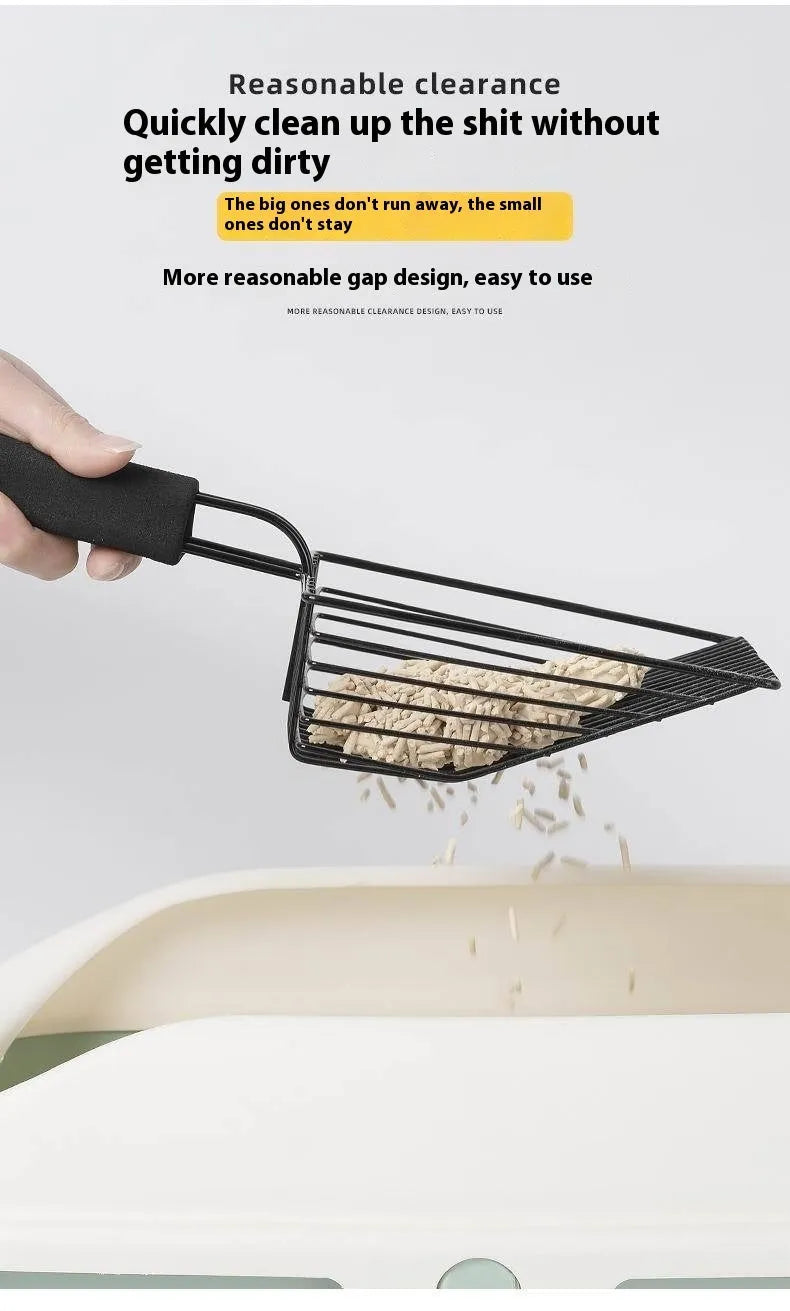 Black metal cat litter scoop with 0.8cm gaps between alloy tines