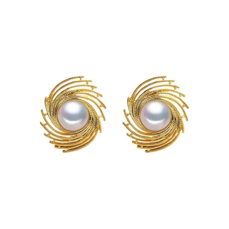 Pearl-coloured flower earrings with vintage styling and irregular elements
