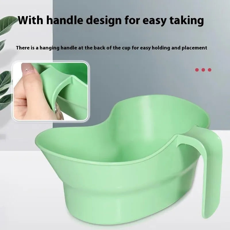 Green plastic bedridden elderly gargle cup for nursing oral care