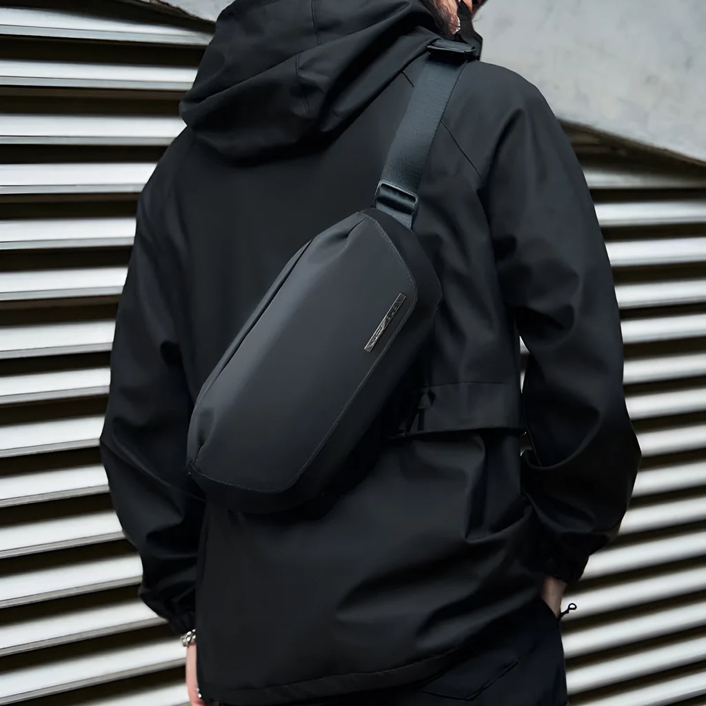Black Oxford cloth men's messenger bag with single-shoulder riding design and visible stitching