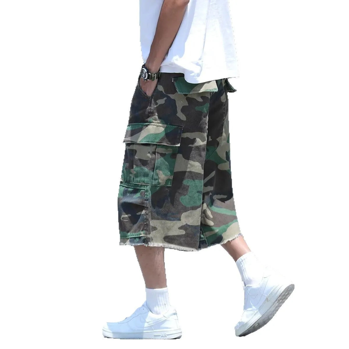American retro workwear camouflage shorts in loose fit with cropped length for summer casual wear