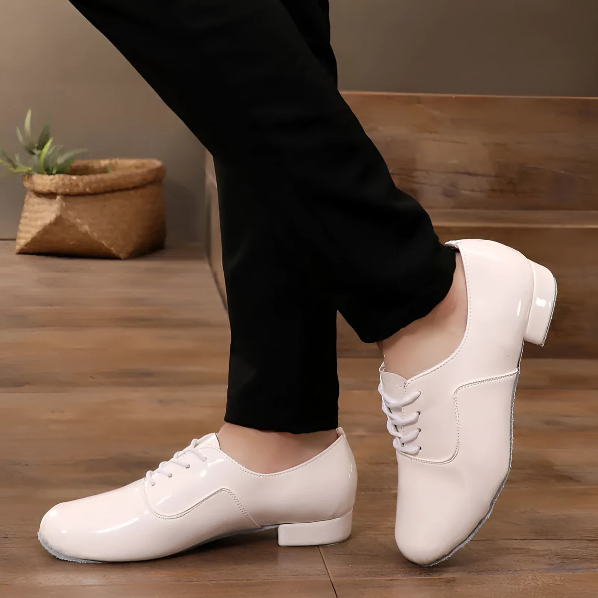 Men's black polished leather dancing shoes with calf leather soles for indoor Latin and ballroom practice