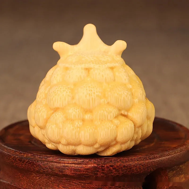 Solid bamboo Crown Princess toad carving ornament measuring 5.0cm with live eye detail
