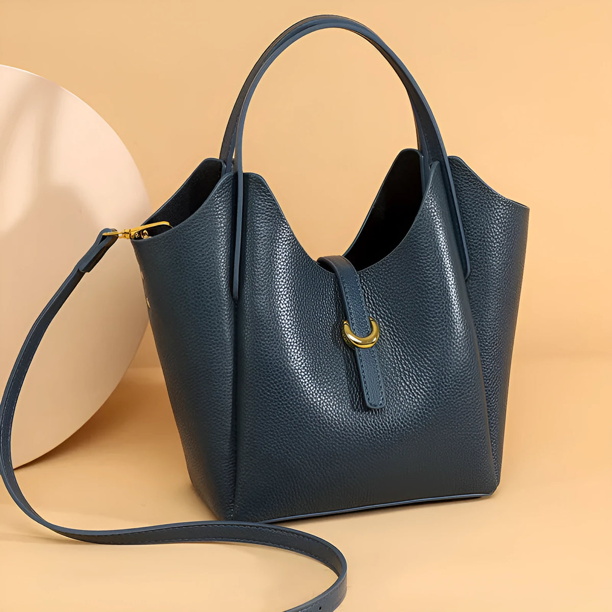 Genuine leather women's bucket bag in European retro style with sandwich pockets