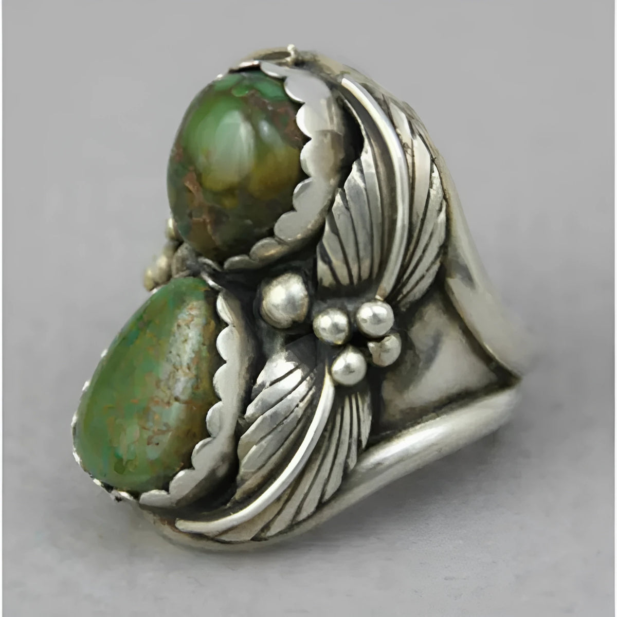 Geometric turquoise ring with gold-tone electroplating and retro inlaid design
