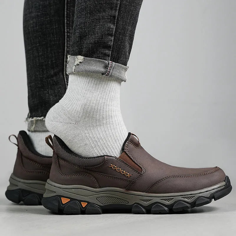 Men's round-toe casual shoes in black with a PU leather upper and rubber sole.