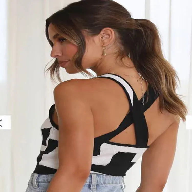 Women's U collar camisole vest in slim fit street fashion style with exposed navel design