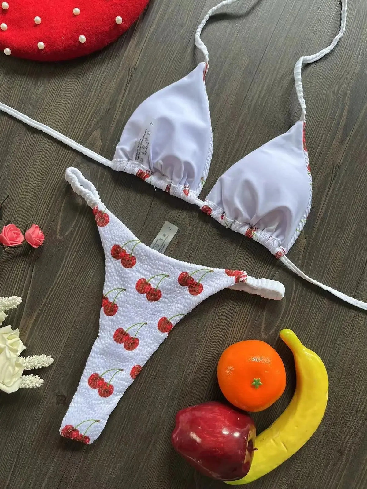 Women's printed bikini swimsuit in quick-dry polyester fabric on a mannequin.