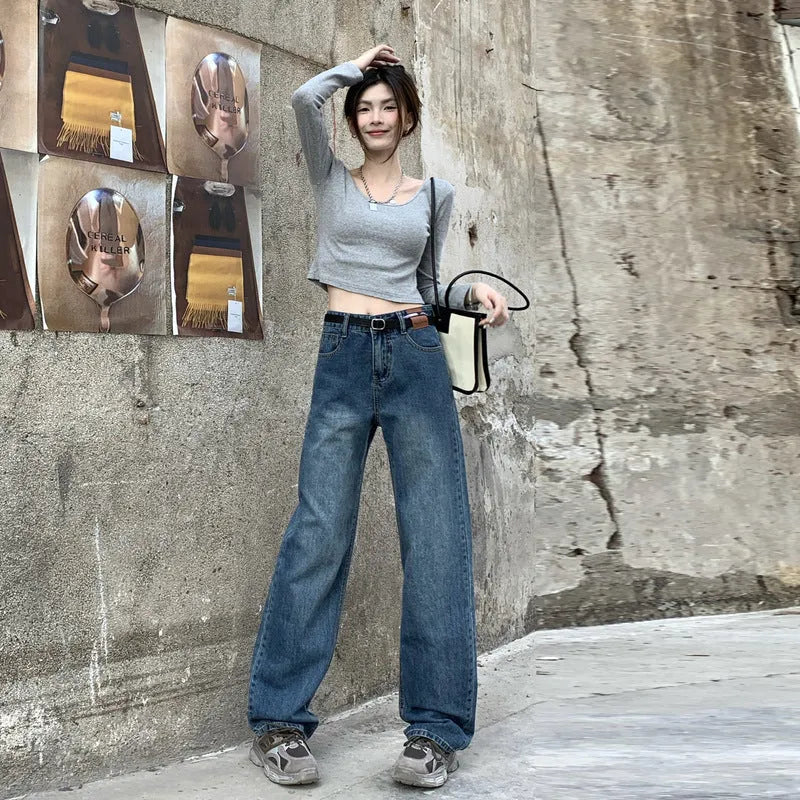 Women's straight-leg denim jeans in retro blue with high waist and traditional cotton construction
