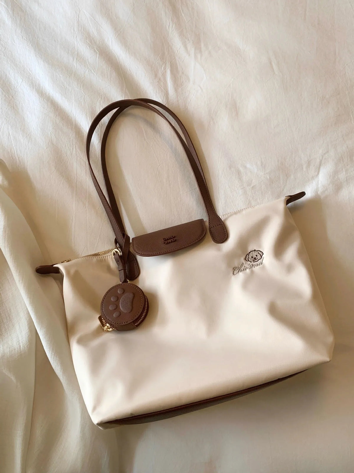 Oxford cloth tote shoulder bag in pink or milky white with mobile phone compartment and horizontal square shape