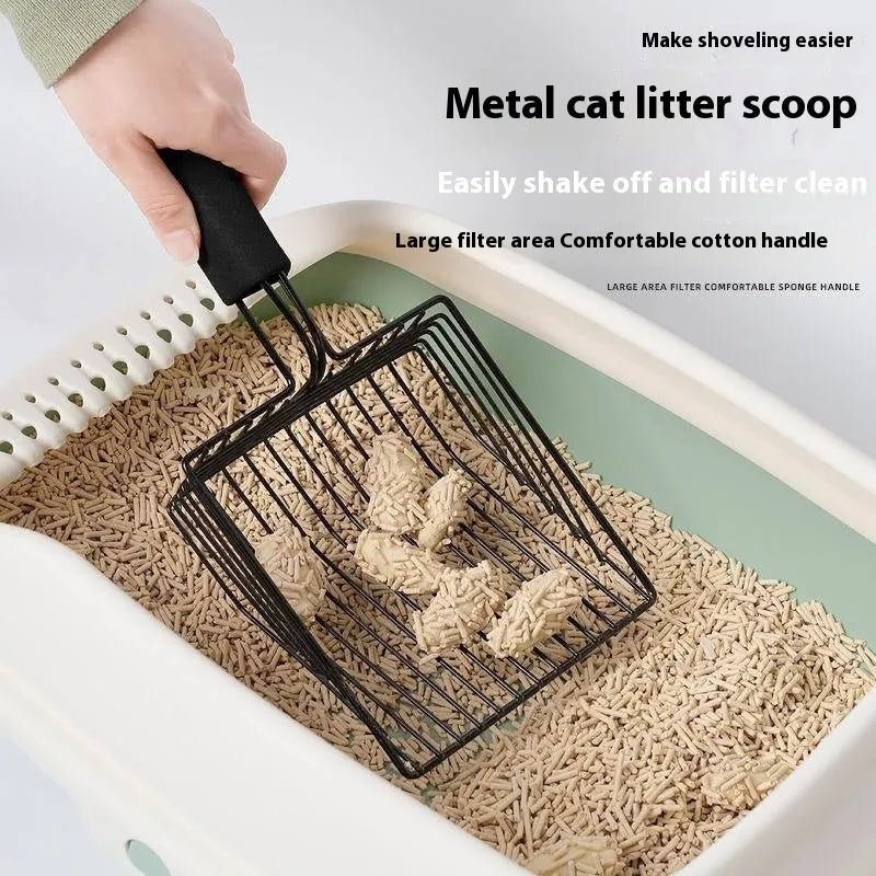 Black metal cat litter scoop with 0.8cm gaps between alloy tines