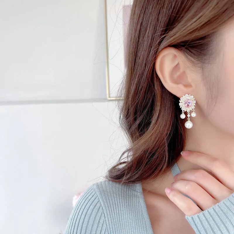 Oval geometric earrings with zircon inlay and pearl tassels in light purple colour