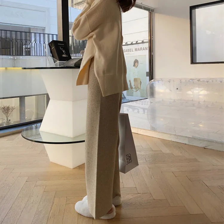 Women's thick knitted high waist wide-leg trousers in straight-leg cut for winter casual wear
