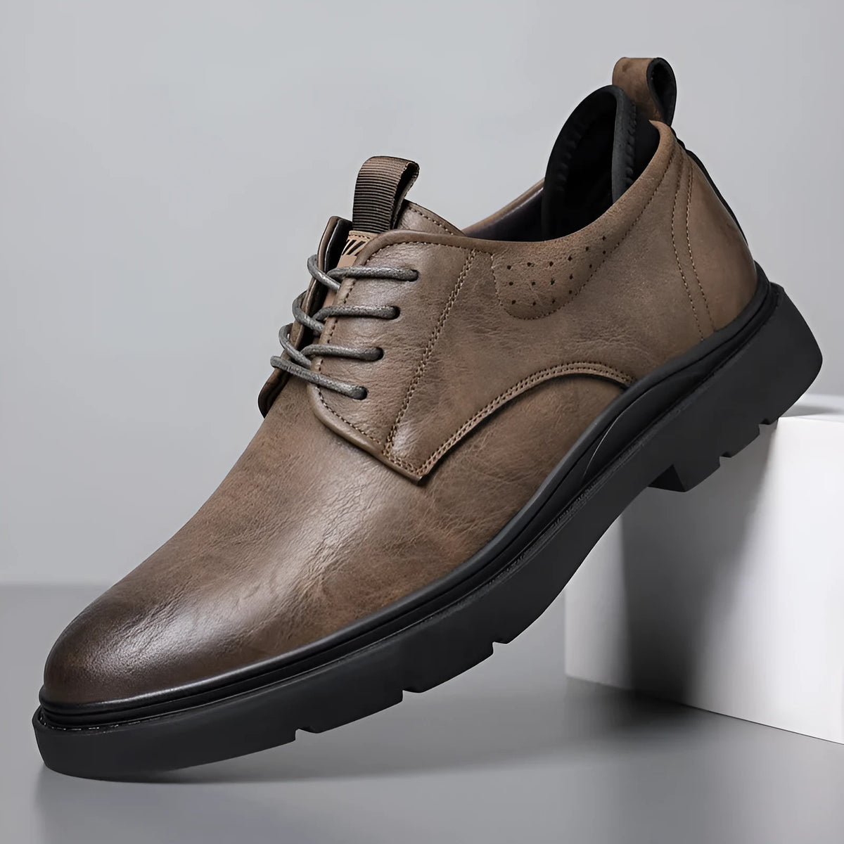 Men's black and brown leather casual sneakers with sewing line details on a two-layer cowhide upper.