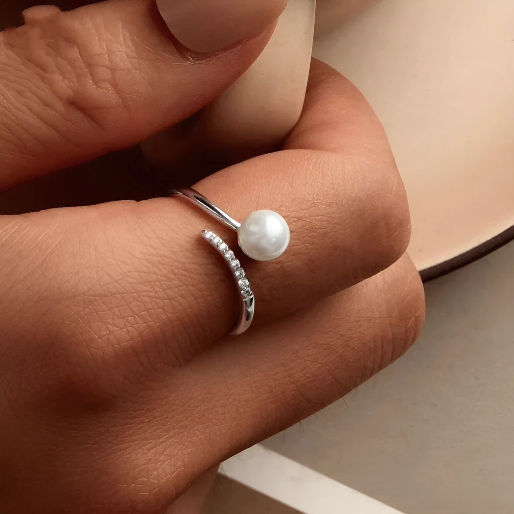 Adjustable open loop S925 sterling silver ring decorated with white shell pearls.