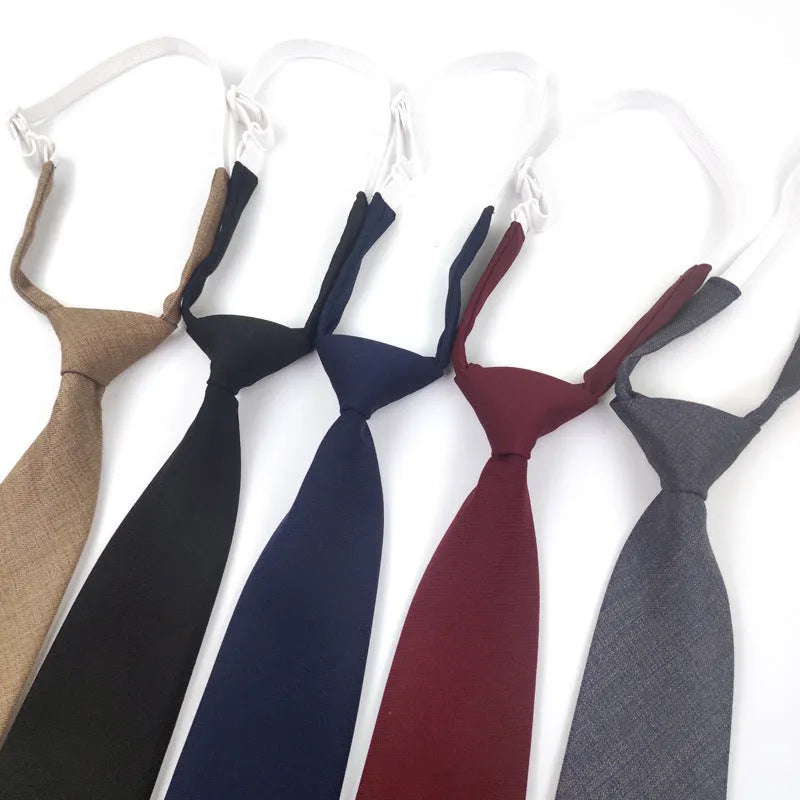 Cotton men's bow tie in navy blue with arrow style design and solid colour finish
