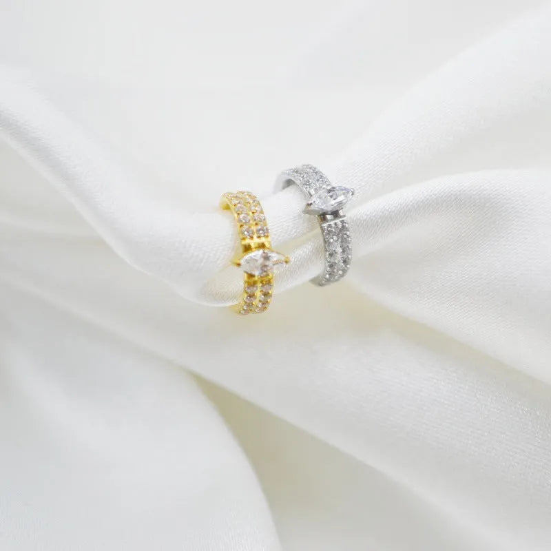 Heart-shaped diamond earrings with zircon stones in gold or silver finish, 1.2x8mm.