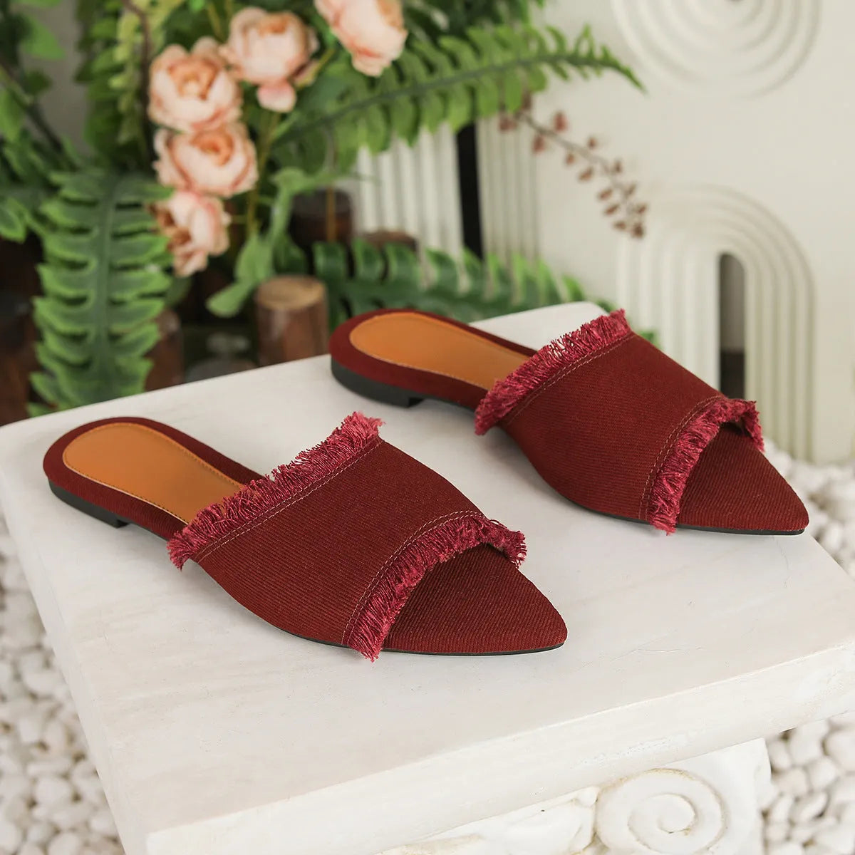Women's denim slippers with tassel decoration in apricot colour
