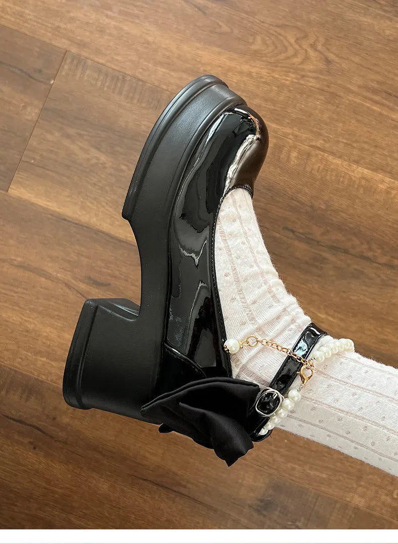 Women's black and beige chunky heel Mary Jane shoes with round toe and shallow mouth opening